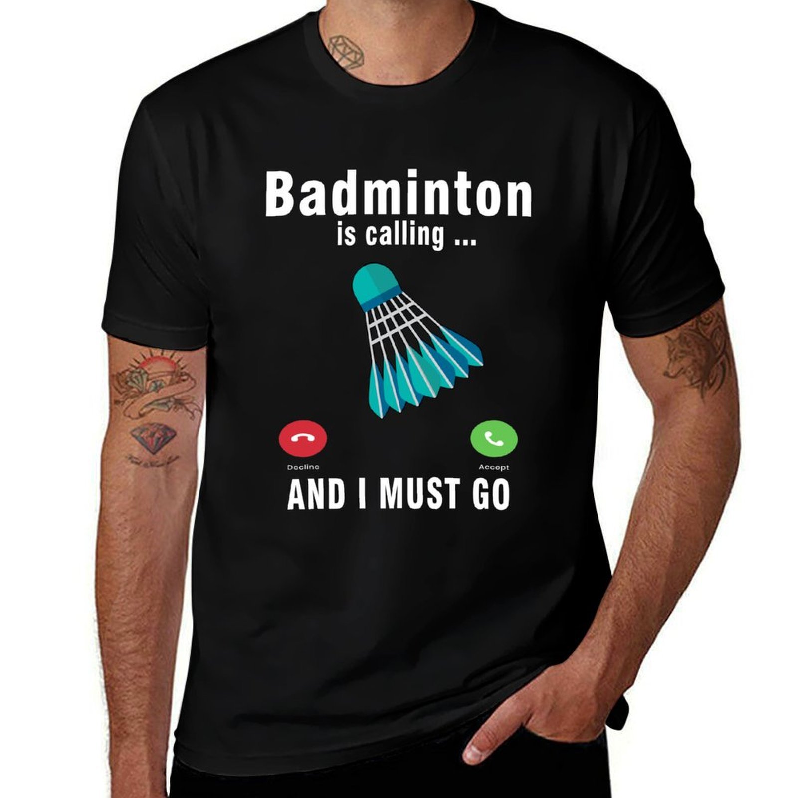 Badminton Is Calling - แบดมินตันกำลังเรียก และฉันต้องไปแล้ว เสื้อยืดผู้ชาย เสื้อยืดหรูหรา
