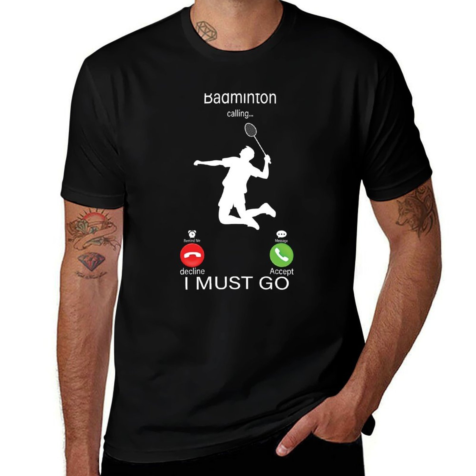 Badminton Is Calling - แบดมินตันกำลังเรียก และฉันต้องไปทำงานแล้ว เสื้อยืดทำงาน เสื้อยืดเรียบง่าย